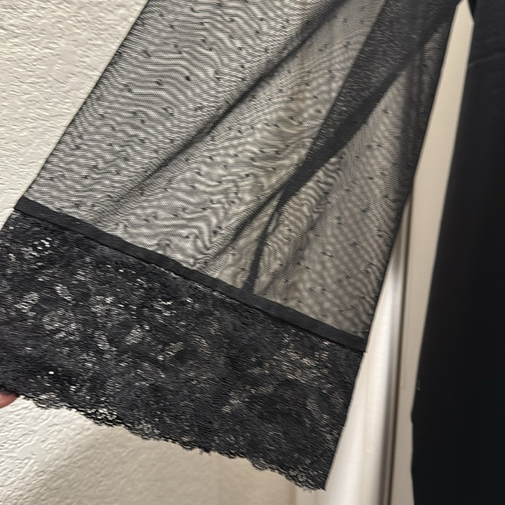 Elegant Black Women's Robe - Picture 2 of 4